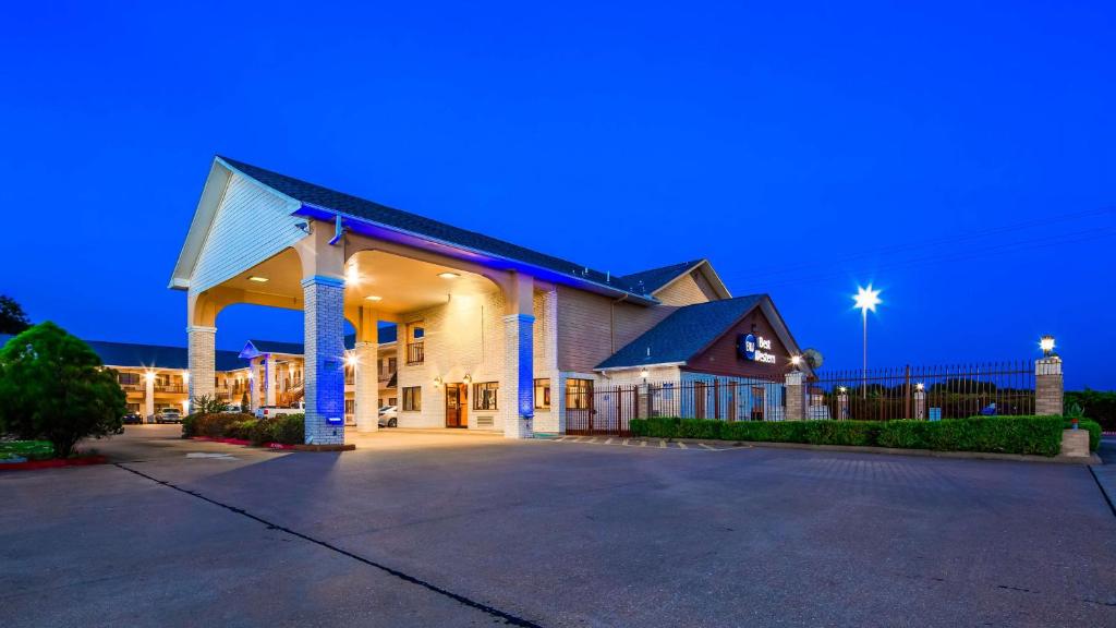 Best Western Inn Navasota Main image 2